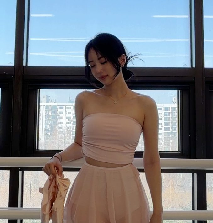 튜브탑 에디토리얼 3