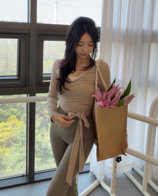 Wrap Cardigan editorial look 5 | LINABRINA